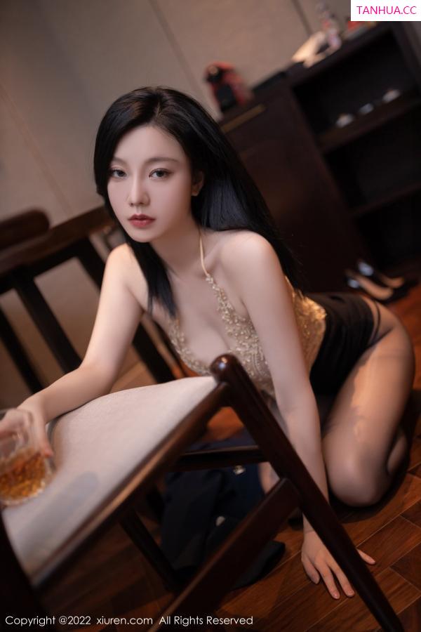 安然Maleah  [XiuRen]高清写真图 2022.12.27 No.6051 安然anran 醉酒主题第30张图片